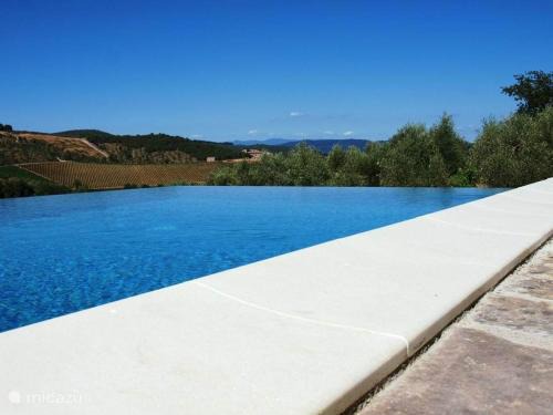 Castellina in Chianti Villa | Villa W Infinty Pool Villa in the Heart of Chianti