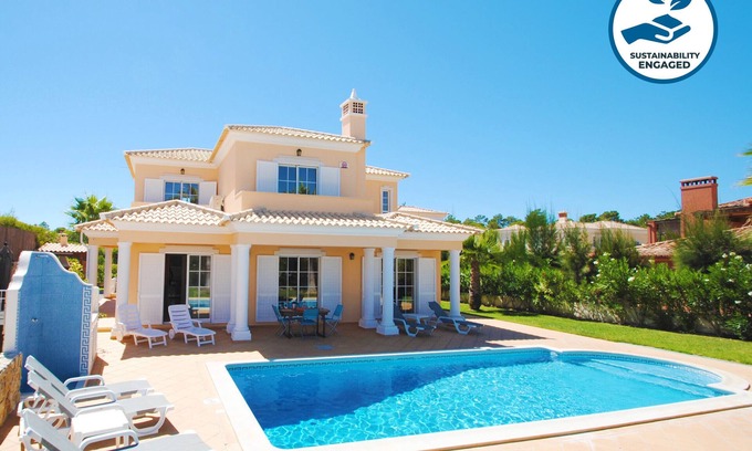 Almancil Villa | Villa w/private pool & BBQ in Varandas do Lago
