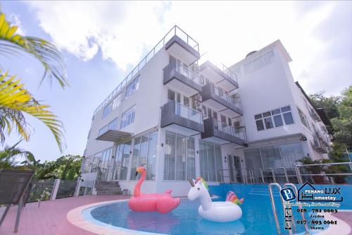 Bayan Lepas House | Villa w/PrivatePool Golf View Snooker BBQ 10BR