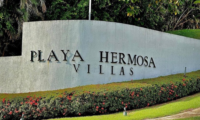Ballena Villa | Villa Walking Dist. To the Beach