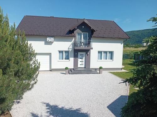 Ilidza Villa | Villa 'Whispering Pines' Ilidža