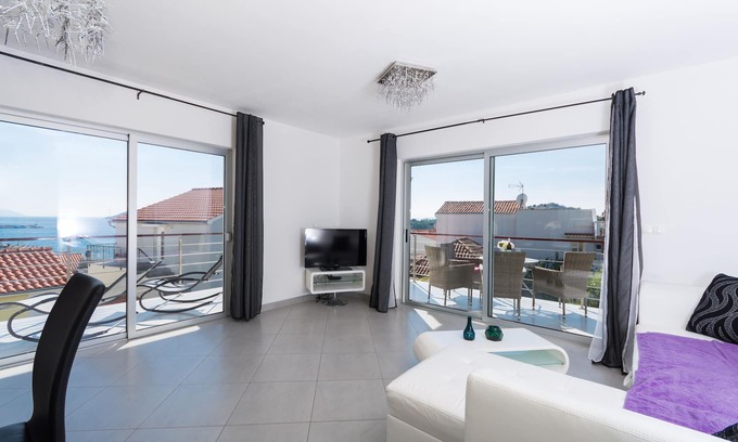 Tribunj Villa | Villa White newly built in center and near the marina and beach