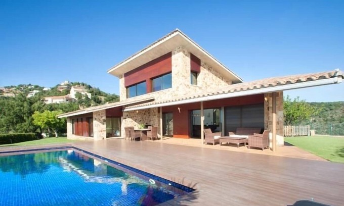 Santa Cristina de Aro Villa | VILLA WITH PRIVATE POOL AND FANTASTIC MOUNTAIN AND SEA VIEWS