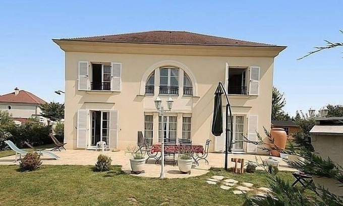Bailly-Romainvilliers Villa | Villa with 1100 square garden, Peaceful Location