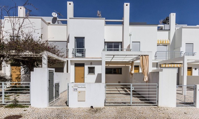 Manta Rota Ski Chalet | Villa with 3 bedrooms only 100m from the beach with patio by AlgarveManta (41V3)