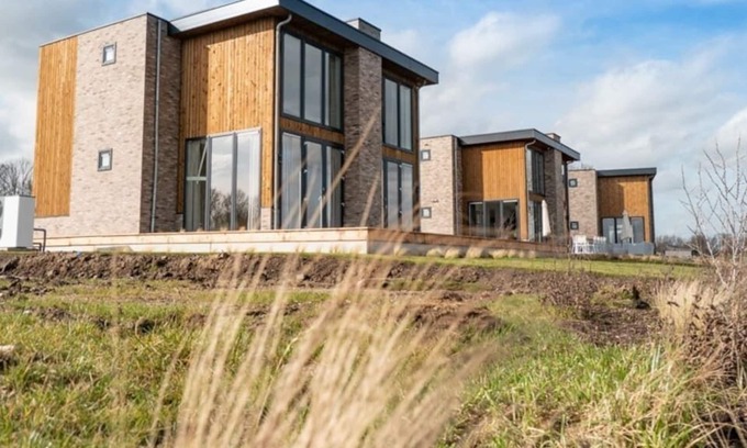 Kerkdriel House | Villa with 5 bedrooms, 3 bathrooms and traditional sauna