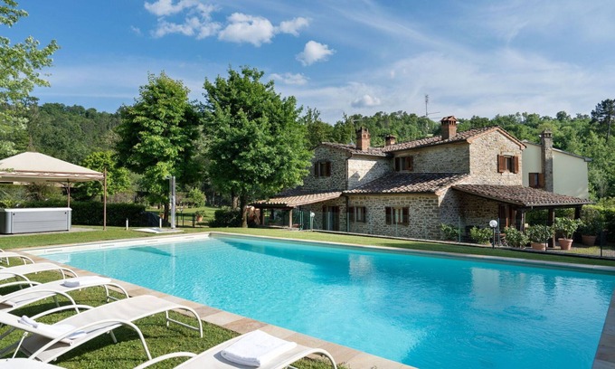 Subbiano Villa | Villa with A/C, hot tub, WIFI, private pool, TV, patio, panoramic view, parking, close to Arezzo
