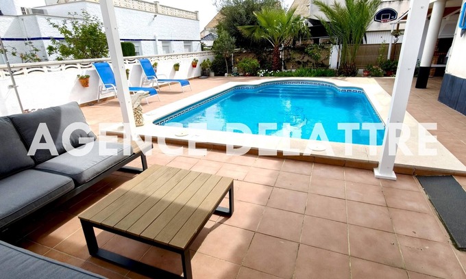 Peniscola Ski Chalet | Villa with private pool, barbecue, summer lounge with pergola, 6 bedrooms, air conditioning.