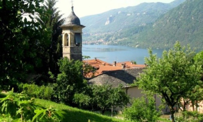 Pettenasco House | Villa with large private panoramic garden and superb view on lake Orta