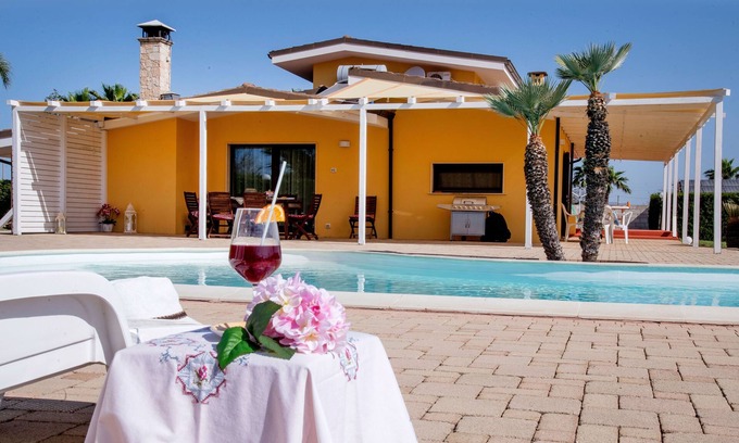 Melissano Villa | Villa with large swimming pool Salento