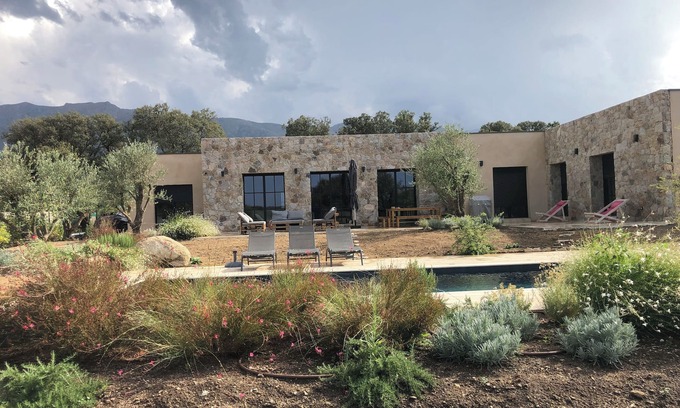Occhiatana Villa | Villa with mountain view, between sea and golf