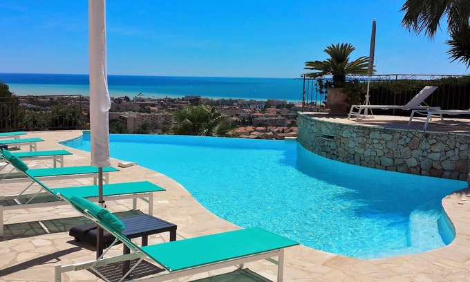 Cagnes-sur-Mer Villa | Villa with panoramic sea view and private pool