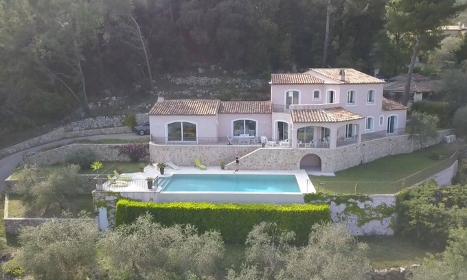 Speracedes Villa | Villa with panoramic sea view and infinity pool! 20 min away from Cannes