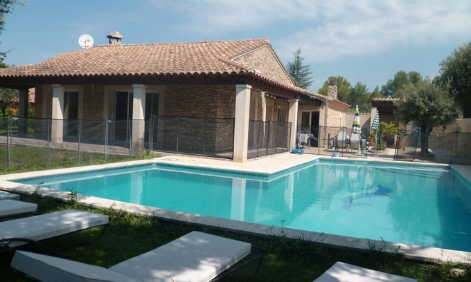 Saint-Didier Villa | VILLA WITH POOL, ARBOREE, ENCLOSED AREA CALME10 people
