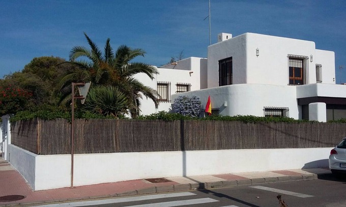 Roquetas de Mar Ski Chalet | Villa with pool 150 m from the beach