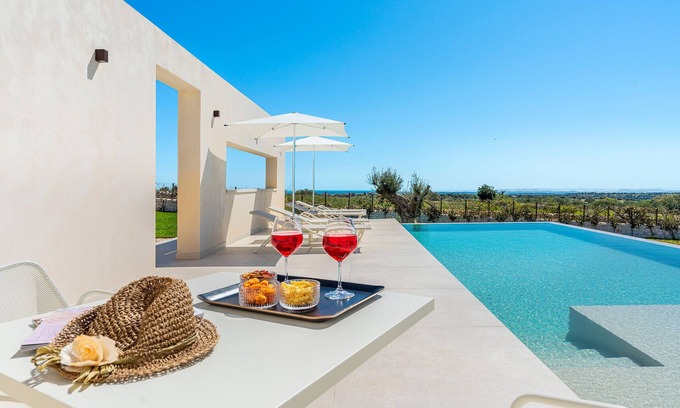 Rosolini Villa | Villa with pool in Rosolini, near Noto, Sicily