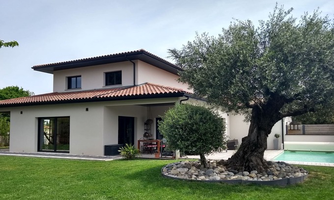 Brax House | Villa with pool near Toulouse and forest