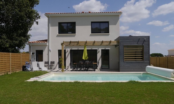 Saint-Augustin House | Villa with private pool and Jacuzzi on a residence with tennis