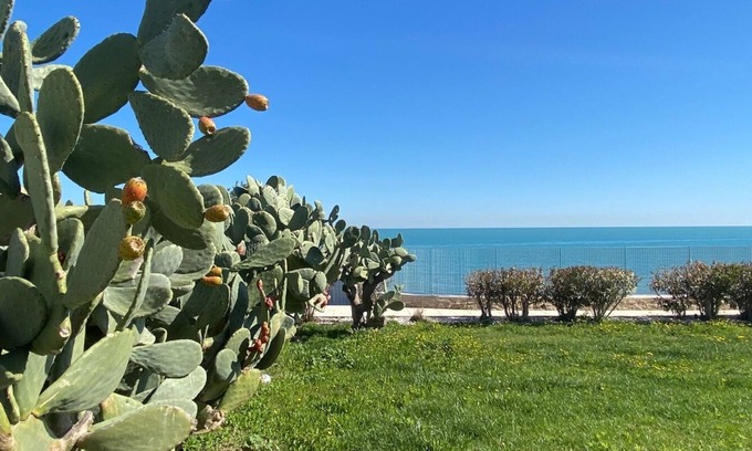Trani Villa | Villa with Private Entrance by the Sea
