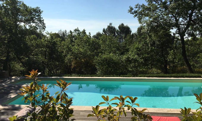 Pierrevert Villa | Villa with private pool in a quiet pine forest between Luberon and Verdon