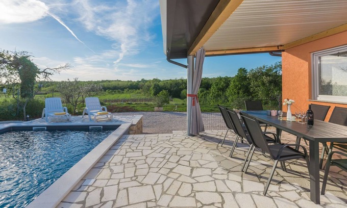 Radini Apartment | Villa with Private pool, jacuzzi and volleyball court, surrounded by nature