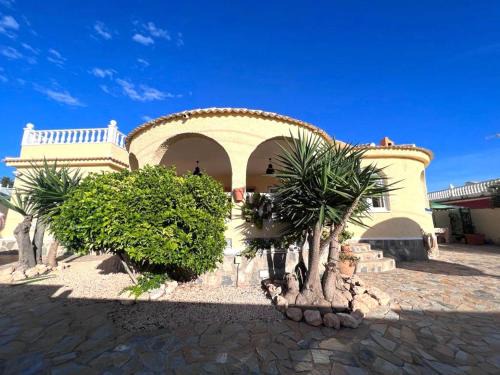 El Chaparral Ski Chalet | Villa with Private Pool in El Chaparral