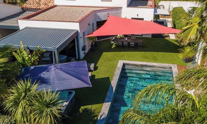 La Crau Villa | Villa with swimming pool and Jacuzzi, ideal for families, beach 10 min away, residential
