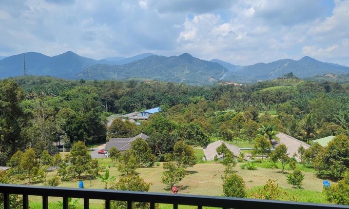 Hulu Selangor House | Villa with Titiwangsa Hill View