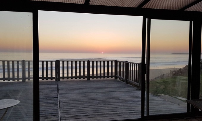 Longeville-sur-Mer Villa | Villa with veranda on the sea front with exceptional views