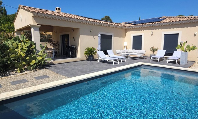 Crillon-le-Brave Villa | VILLA WITH VIEW OF MONT VENTOUX equipped for cyclists