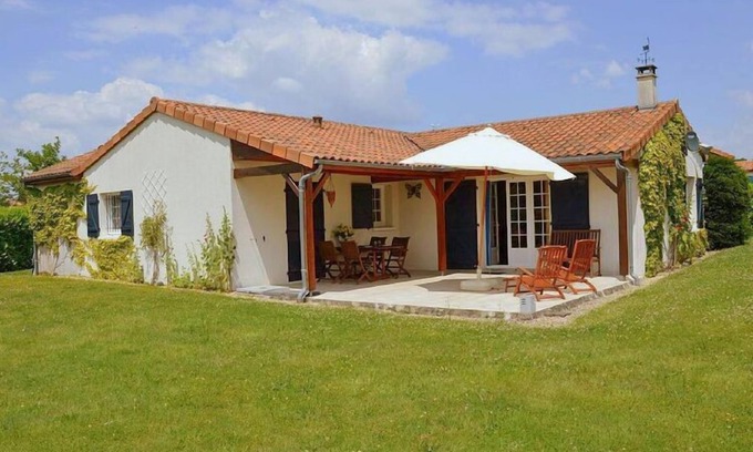 Vasles Villa | Villa with Wi-Fi, in natural surroundings