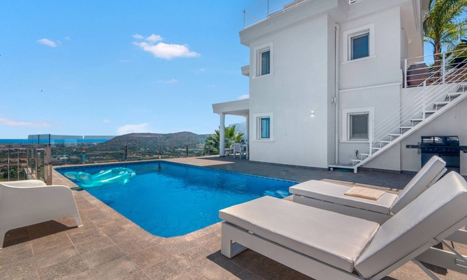 Pedreguer Villa | Villa 'Y Vita La Sella' with Sea View, Wi-Fi and Air Conditioning