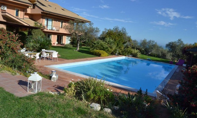 Pineta Bed & Breakfast | Villa Zagara Luxury Bed And Breakfast