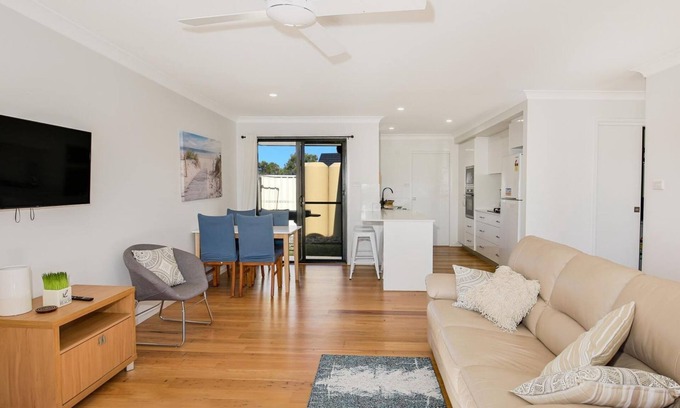 Culburra Beach Villa | Villa Zelma - Pet Friendly - 4 Min Walk to Beach