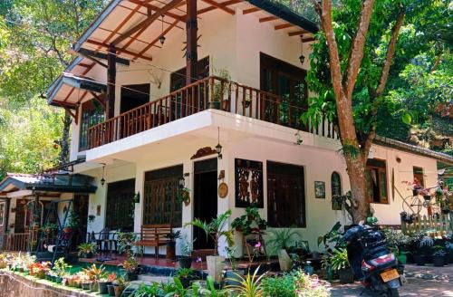 Gomagoda House | Villa25 Homestay free pick up from the centre