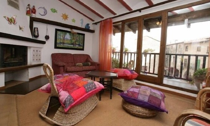 Santa Pau Cottage | Village apartment for 12-14 people, in the historic-medieval center