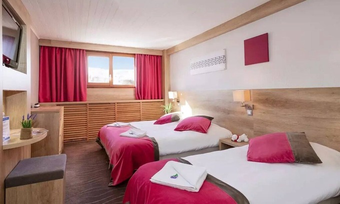 Les Deux Alpes Apartment | Village Club MMV Le Panorama* - Room for 3 people with balcony