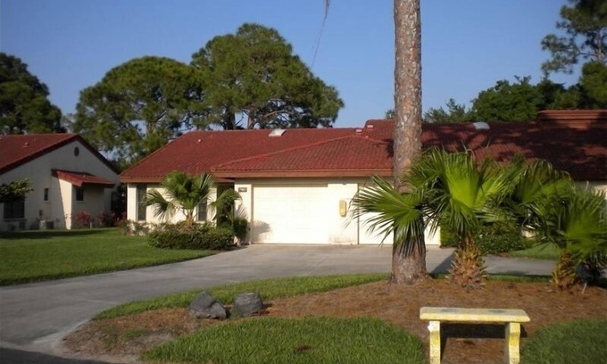 Sarasota Villa | Village Des Pins in Sunny Sarasota