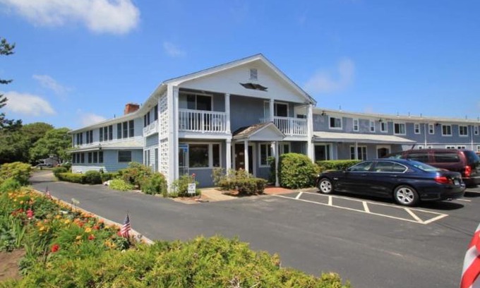 South Yarmouth Hotel | VILLAGE GREEN MOTEL