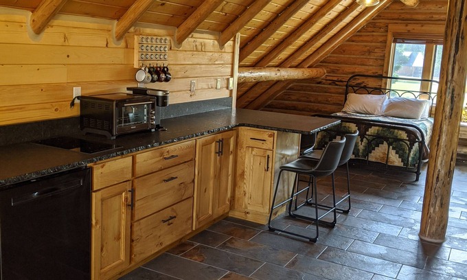 Island Park Apartment | Village Green Studio Loft