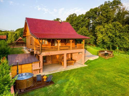 Velika Gorica House | Village House