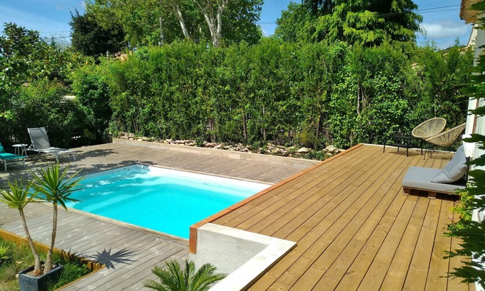 Caveirac House | Village house near Nîmes, swimming pool, treehouse, trampo, Clim, plancha