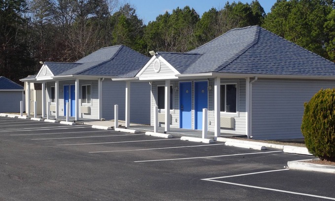 Smithville House | Village Inn and Suites