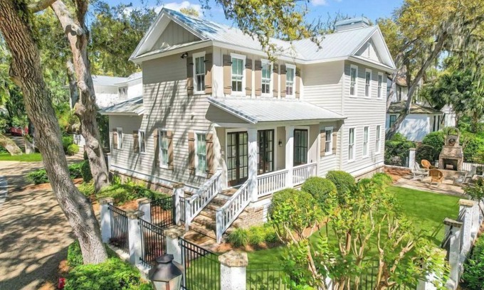 King City House | Village Paradise - Enjoy Island living at its best.