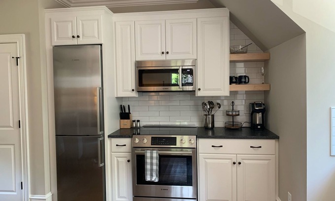 Davidson Apartment | Village Studio -Five minute walk to campus: 12 mins. to town