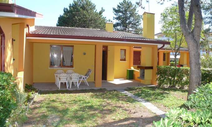 Bibione Ski Chalet | VILLAGGIO AZZURRO 346 WITH POOL AND GARDEN