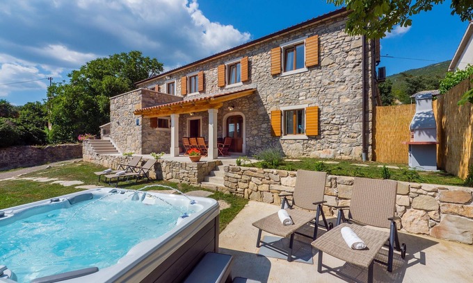 Krsan House | Villanuova with Hot tube for lovers of nature