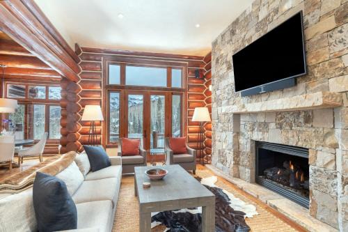 Mountain Village House | Villas At Tristant 137 by AvantStay Ski In Ski Out Home w Panoramic Views Hot Tub