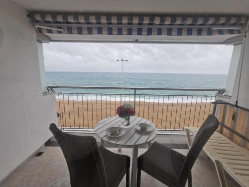 Platja d'Aro Apartment | VILLAS COSETTE Apartamento Ely Palace 3-6/Acogedor apartamento en el centro de Platja d'Aro (Costa Brava) y a primera linea de mar. - ES-209-1