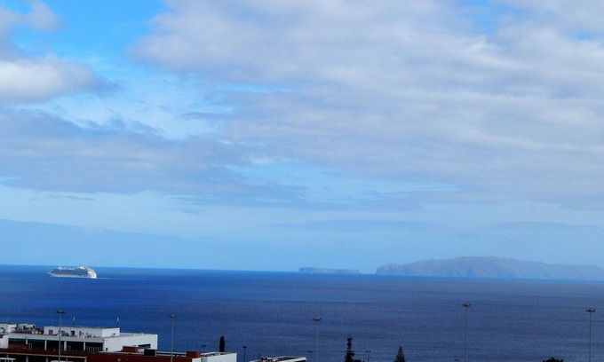 Santa Cruz Ski Chalet | Villas Madalena - Superb House T1 Sea View and Wi-fi